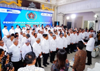Pengurus Persatuan Wartawan Indonesia (PWI) Pusat masa bakti 2025–2030 melakukan pelantikan kepengurusan di Monumen Pers, Solo, Jawa Tengah, Sabtu, 4 Oktober 2025. Dok. HUMASPWI2025