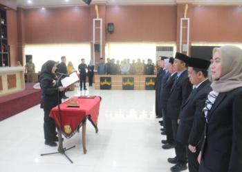 Walikota Bandar Lampung, Eva Dwiana melantik pejabat eselon II Pemerintah Kota Bandar Lampung di Gedung Semergou, Senin 6 Oktober 2025.