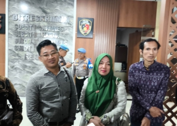 Keluarga Pratama Wijaya meragukan hasil ekshumasi yang tersampaikan Tim Forensik RS Bhayangkara Polda Lampung. (Foto: Lampost.co / Asrul Septian Malik)