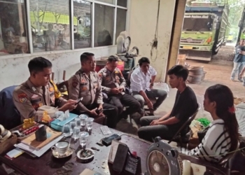 Polisi mengamankan Dwi Cahyani (19), warga Bandar Lampung dan Muhammad Aji Saputra (21), warga Kecamatan Tanjung Bintang, Lampung Selatan karena videonya viral melakukan ujaran kebencian. Dok Polresta Bandar Lampung.