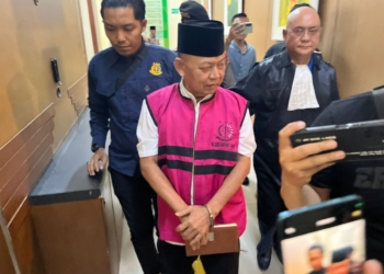 Bupati Lampung Timur Periode 2021-2024, M. Dawam Rahardjo kembali mengikuti sidang korupsi pengadaan gerbang Rumah Dinas Bupati Lampung Timur tahun anggaran 2022 di Gedung Pengadilan Negeri (PN) Tanjungkarang, Bandar Lampung, Kamis, 23 Oktober 2025.