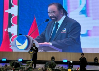 Ketua Umum Partai NasDem Surya Paloh memberikan orasi politik saat pelantikan kepengurusan DPW Partai NasDem Lampung periode 2025--2029 di Hotel Grand Mercure, Bandar Lampung, Sabtu, 25 Oktober 2025. (Lampost.co / Asrul Septian Malik)