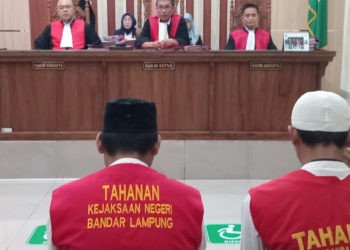 Terdakwa pembunuh istri sendiri bernama Hengki Warga Teluk Betung Timur, dituntut 14 tahun penjara. Sedangkan rekan Hendi M. Rohit dituntut 8 bulan penjara. Sidang tergelar di PN Kelas IA Tanjung Karang, Senin, 27 Oktober 2025. Dok Lampost.co