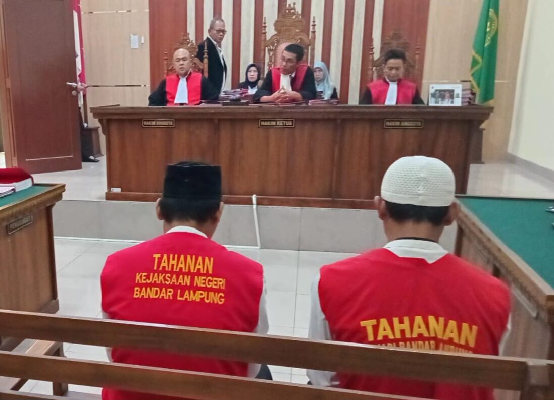 Terdakwa pembunuh istri sendiri bernama Hengki Warga Teluk Betung Timur, dituntut 14 tahun penjara. Sedangkan rekan Hendi M. Rohit dituntut 8 bulan penjara. Sidang tergelar di PN Kelas IA Tanjung Karang, Senin, 27 Oktober 2025. Dok Lampost.co