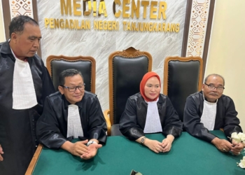 Kuasa Hukum Terdakwa Lixin, warga negara China usai menjalani sidang perkara asusila anak dibawah umur di PN Kelas IA Tanjung Karang, Rabu, 29 Oktober 2025. (FOTO: Lampost.co / Asrul Septian Malik)