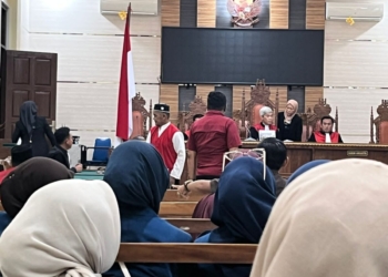 PN Kelas IA Tanjung Karang memvonis 2 tahun dan 3 bulan penjara sopir truk Budi Setiawan (50), warga Teluk Betung Barat, Rabu, 29 Oktober 2025. (Foto : Lampost.co / Asrul Septian Malik)