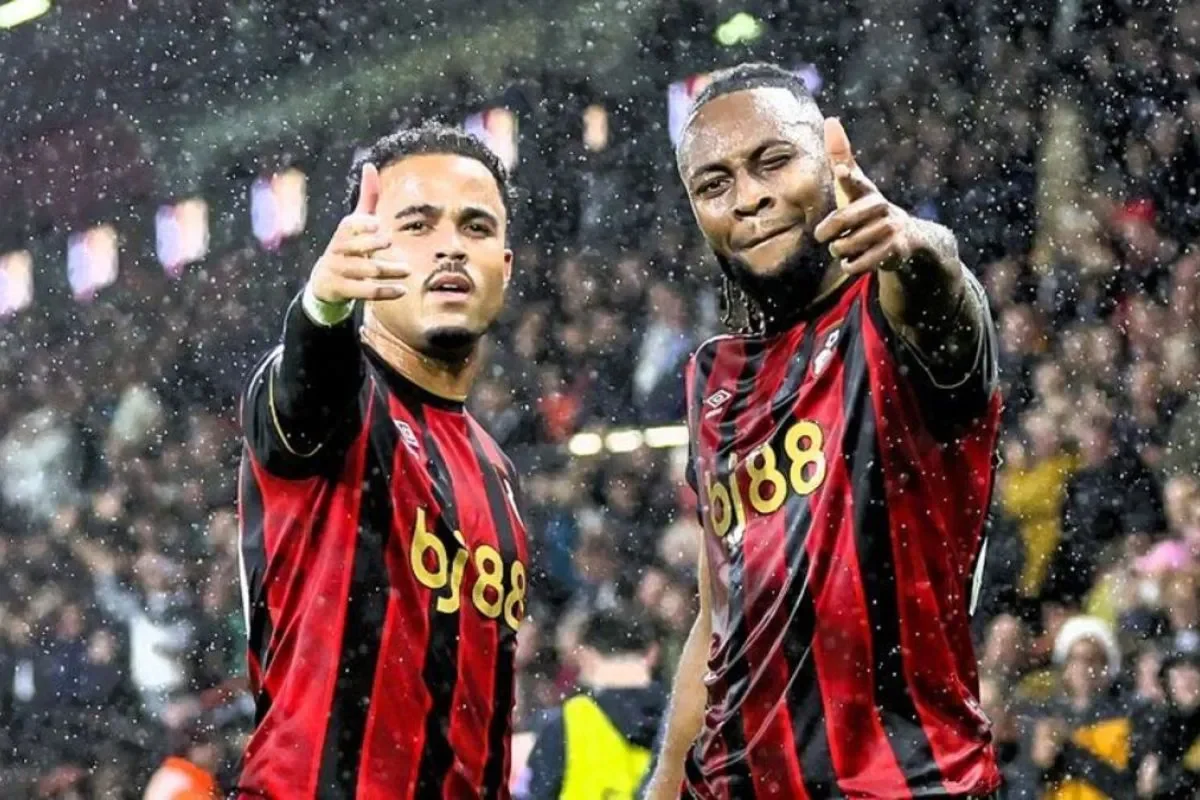 Justin Kluivert (kiri) dan Antoine Semenyo