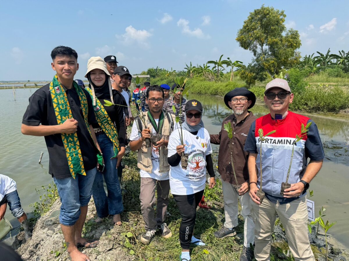 Menyulam Baluarti Hijau untuk Pesisir Tangguh