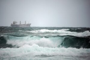 Waspada Gelombang Tinggi Capai 4 Meter di Perairan Lampung 24-27 Februari 2026