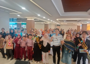 Parade literasi siswa dalam rangka memperingati Bulan Bahasa 2025 digelar di Mal Kartini, Bandar Lampung, Jumat, 3 Oktober 2025.