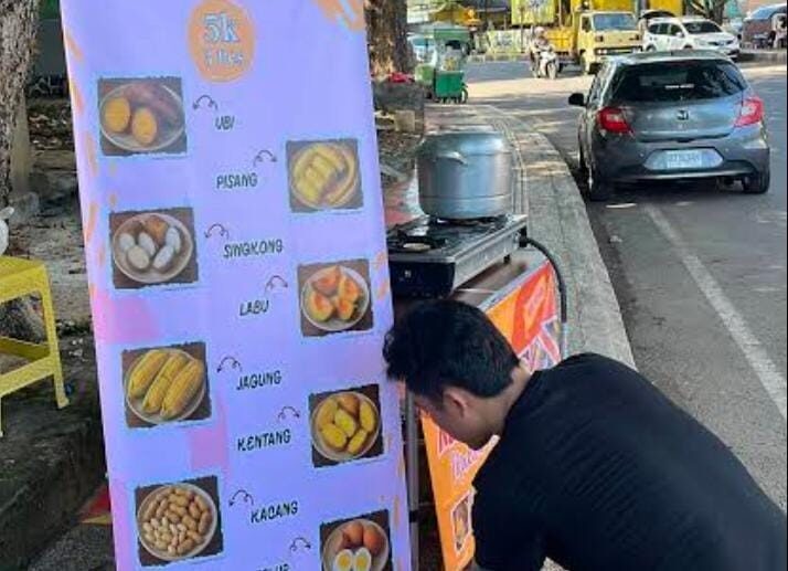 penjual makanan kukus
