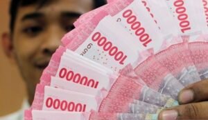 Rupiah Nyaris Rp18.000 per Dolar, Pengamat Bongkar Masalah yang Menggerogoti RI