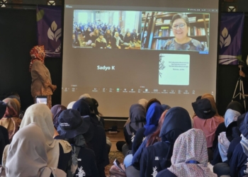 Wakil Ketua MPR RI Lestari Moerdijat secara daring membuka Bimbingan Teknis Pertanian Ramah Lingkungan kepada 48 perempuan dari Kabupaten Demak, Kudus, dan Jepara. Kegiatan ini bekerjasama dengan lembaga pemberdayaan masyarakat Inisiatif Bisnis dan Ekonomi Kerakyatan (IBEKA) di Subang, Jawa Barat, Sabtu, 1 November 2025. Dok MPR RI