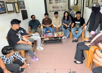 Sejumlah organisasi masyarakat sipil Lampung menolak gelar Pahlawan Nasional kepada Presiden ke-2 RI, Soeharto di Kantor LBH Bandar Lampung, Senin, 3 Oktober 2025. Dok