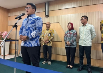 Ketua DPRD Lampung, Ahmad Giri Akbar memberikan keterangan usai rakor bersama DPRD Provinsi Lampung, Kamis, 6 November 2025. Dok Lampost.co