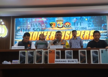 Polisi berhasil menangkap pencuri belasan unit iPhone di Toko PS Store, Jalan Pangeran Antasari, Kelurahan Tanjung Baru, Kecamatan Kedamaian, Kota Bandar Lampung. Dok Polisi