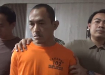 Polisi mengamankan Rustam (36) warga Bandar Lampung karena diduga membunuh ayah kandungnya, Marso (67). Dok. Polisi