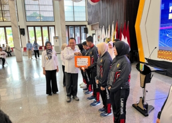 Pemerintah Provinsi Lampung memberikan tali asih kepada para atlet yang meraih medali pada ajang PON Beladiri 2025 Kudus, Jawa Tengah, di Mahan Agung, Rabu, 26 November 2025. Dok KONI Lampung
