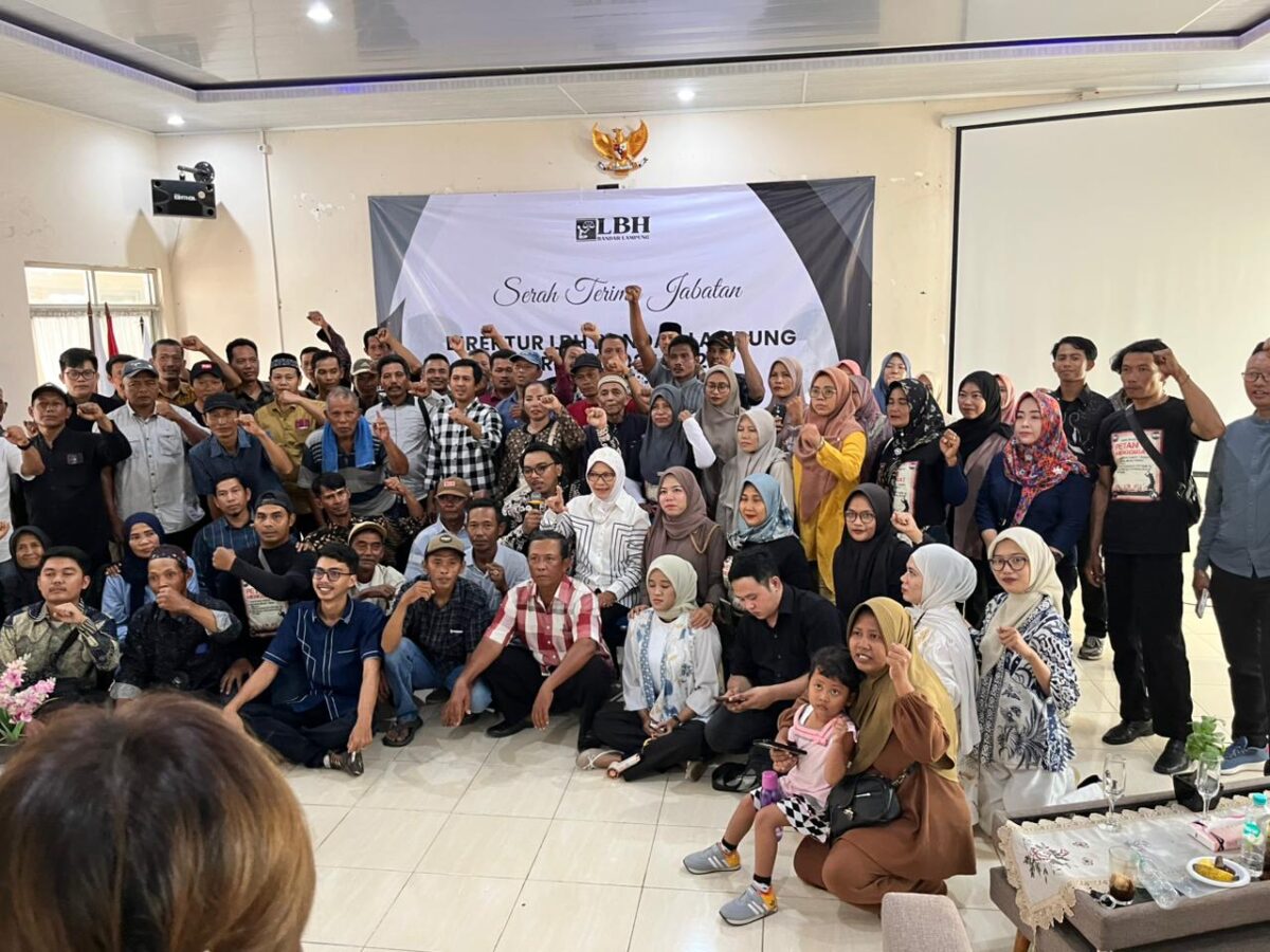 Prabowo Pamungkas resmi menjabat Direktur Lembaga Bantuan Hukum (LBH) Bandar Lampung untuk periode 2025–2029. Pelantikan itu terhadiri jajaran Yayasan Lembaga Bantuan Hukum Indonesia (YLBHI), para advokat, serta jaringan masyarakat sipil. Dok LBH