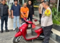 Tim Gabungan Satreskrim Polresta Bandar Lampung menangkap pemuda yang tega membunuh bibinya sendiri kemudian mencuri motor dan smartphone untuk judi online. Dok. Polres Bandar Lampung
