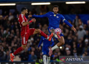 Kapten Chelsea Reece James (kanan)