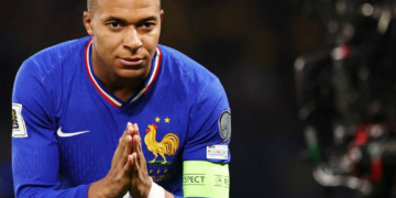 Kylian Mbappe sumbang brace