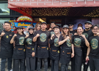 Okie Agustina dan Vicky Prasetyo