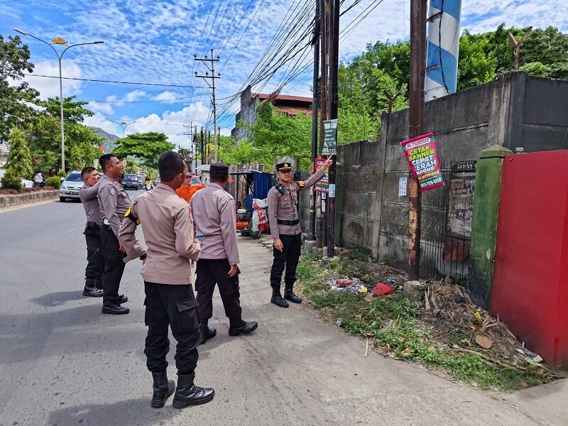 Teknisi Reklame Tersetrum, Luka Bakar Capai 80 Persen