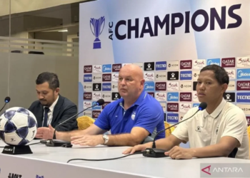 bojan hodak (tengah)