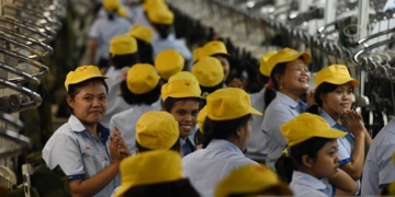Aktivitas buruh tekstil di Sukoarjo, Jawa Tengah. ANTARA FOTO/Hafidz Mubarak A