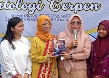 Peluncuran Buku Aruna SMPN 1 Bandar Lampung, foto Andi Apriadi