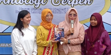 Peluncuran Buku Aruna SMPN 1 Bandar Lampung, foto Andi Apriadi