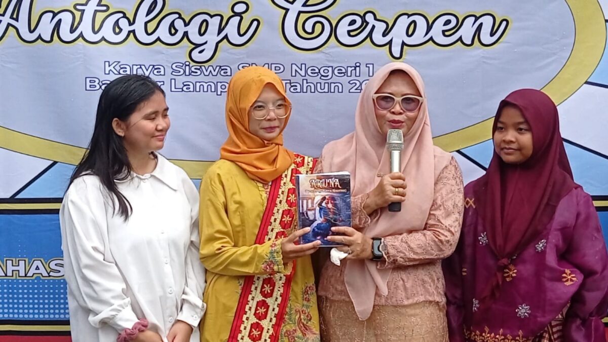 Peluncuran Buku Aruna SMPN 1 Bandar Lampung, foto Andi Apriadi