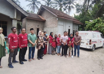 Kepedulian terhadap sesama kembali ditunjukkan oleh mantan Kapolda Lampung, Irjen Pol Helmy Santika, yang menyerahkan satu unit mobil operasional kepada para relawan kemanusiaan di Provinsi Lampung.Dok