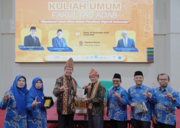 Fakultas Adab UIN Raden Intan Lampung menggelar kuliah umum bertema “Eksistensi Umat Islam dalam Penulisan Sejarah Indonesia” di Ruang Teater Fakultas Adab, Rabu, 10 Desember 2025. Dok UIN RIL