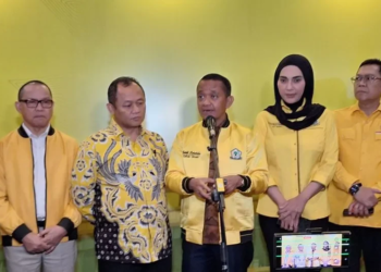 Ketua Umum Partai Golkar Bahlil Lahadalia (tengah). ANTARA/Fianda Sjofjan Rassat