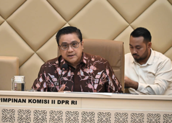 Wakil Ketua Komisi II DPR Dede Yusuf Macan Effendy menyampaikan laporannya dalam rapat kerja dengan Kementerian Dalam Negeri di Gedung Nusantara II, Kompleks Parlemen, Senayan, Jakarta.(MARES/MEDTAKSOS)