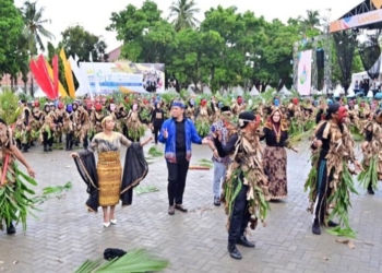 Pawai budaya perayaan HUT ke-69 Lampung Selatan.