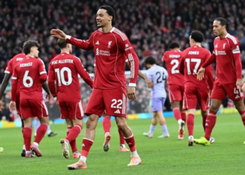 Hugo Ekitike mencetak dua gol