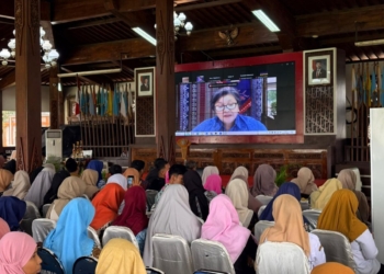Wakil Ketua MPR RI Lestari Moerdijat secara daring. Ketika acara Peluncuran Buku Kebumen Mutiara Tanah Jawa dan Seminar Nasional Literasi Warisan Nusantara. Kabupaten Kebumen, Jawa Tengah, Rabu, 3 Desember 2025. Dok MPR RI