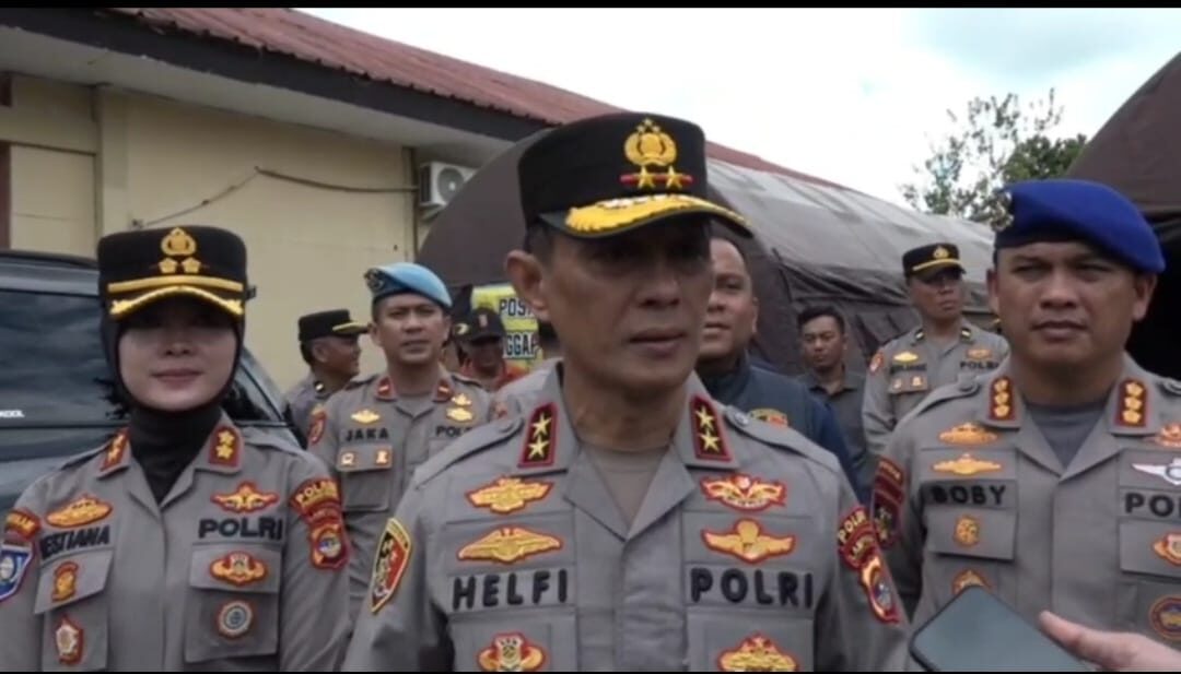 Kapolda Lampung Irjen Helfi Assegaf saat diwawancarai.Dok/Lampost.co