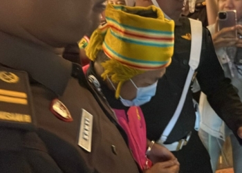 Kejati Lampung menahan tersangka dalam perkara dugaan penerbitan Hak Atas Tanah atas Sertifikat Hak Pakai Desa Pemanggilan, Kecamatan Natar, Kabupaten Lampung Selatan, Provinsi Lampung. Foto: Lampost.co / Asrul Septian Malik