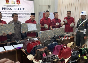 Kejati Lampung menyita sejumlah aset milik mantan Bupati Pesawaran, Dendi Ramadhona, Rabu, 10 Desember 2025. Foto: Lampost.co / Asrul Septian Malik