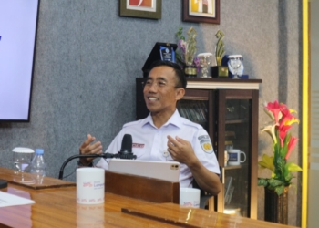 Kepala Divisi Regional IV KAI Tanjung Karang, Mohamad Ramdany saat Podcast “Lokomotif Corner” di Lampung Post, Rabu, 17 Desember 2025. (FOTO: Lampost.co / Hendrivan Gumay)