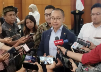 Wakil Ketua MPR RI Eddy Soeparno di kompleks parlemen, Jakarta, Senin (29/12/2025). ANTARA/Bagus Ahmad Rizaldi.