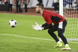 Maarten Paes Catat Clean Sheet, Dean James Kembali Merumput