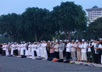 Reuni Akbar 212 Diawali Salat Magrib Berjemaah