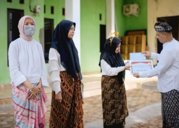 Penyerahan Penghargaan Apresiasi Guru dan Tenaga Kependidikan (GTK) YSCL Tahun 2025 kepada lima pendidik terpilih pada Sabtu, 29 November 2025.