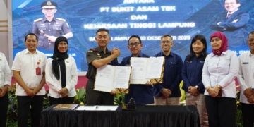 PT Bukit Asam Tbk (PTBA) menandatangani Perjanjian Kerja Sama (PKS) dengan Kejaksaan Tinggi (Kejati) Lampung terkait bantuan hukum dalam bidang perdata dan tata usaha negara.