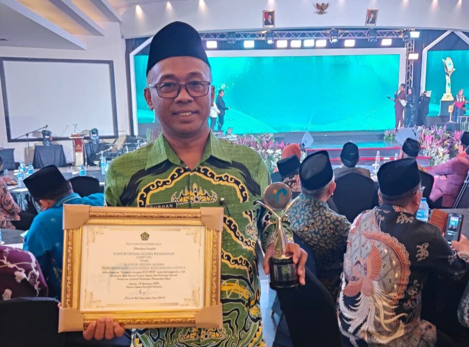 Kantor Urusan Agama (KUA) Kecamatan Batang Hari, Kabupaten Lampung Timur, berhasil meraih Penghargaan Terbaik Tingkat Nasional Tahun 2025 sebagai KUA Pemberdayaan Dana Sosial Keagamaan Lainnya.